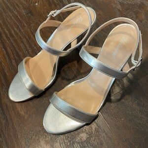 Women's Silver Heals